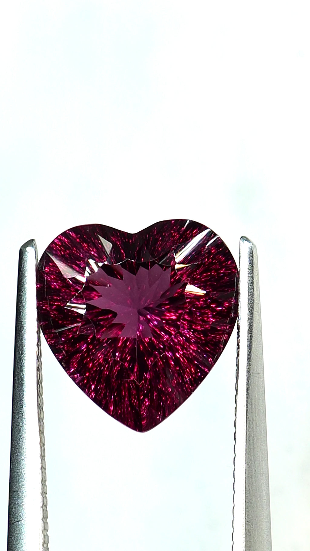 【Radiant Kiriko Cut®︎】 2.58ct Natural Rhodolite Garnet