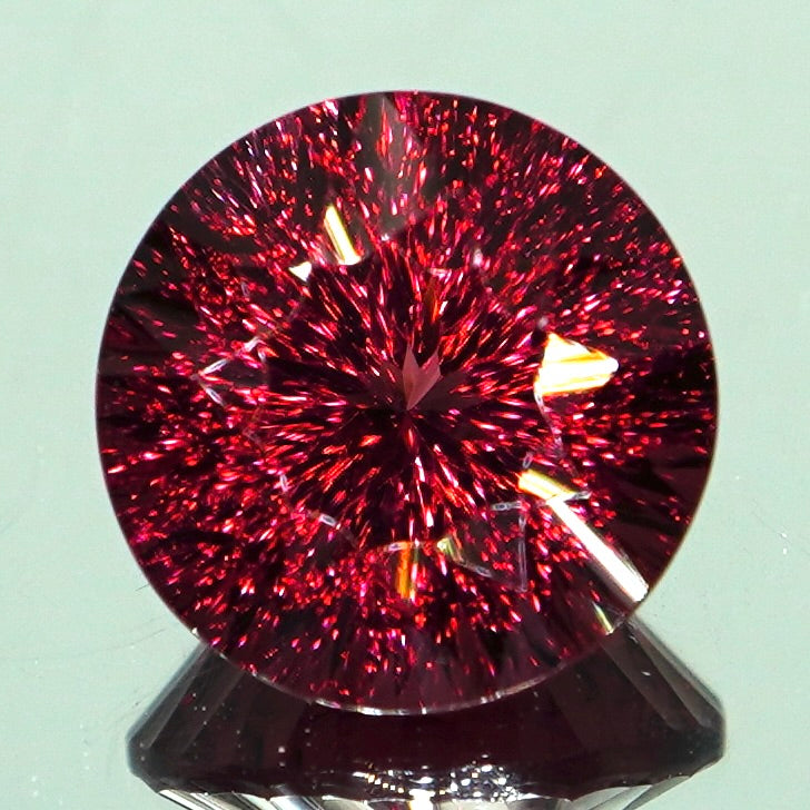 【Radiant Kiriko Cut®︎】 2.72ct Natural Rhodolite Garnet