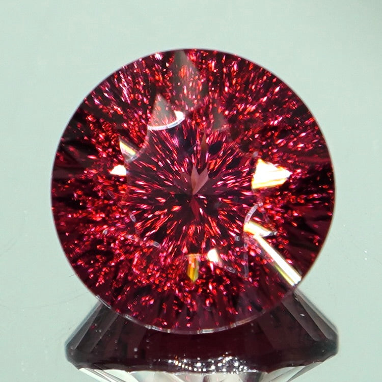 【Radiant Kiriko Cut®︎】 2.72ct Natural Rhodolite Garnet